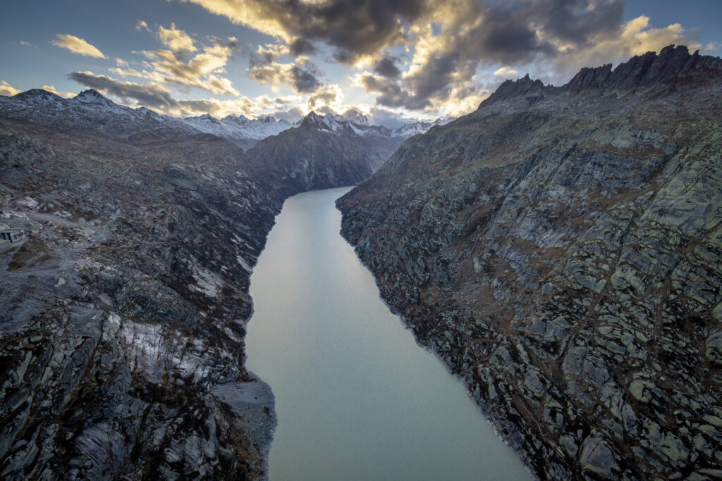 Grimselsee in der Dämmerung