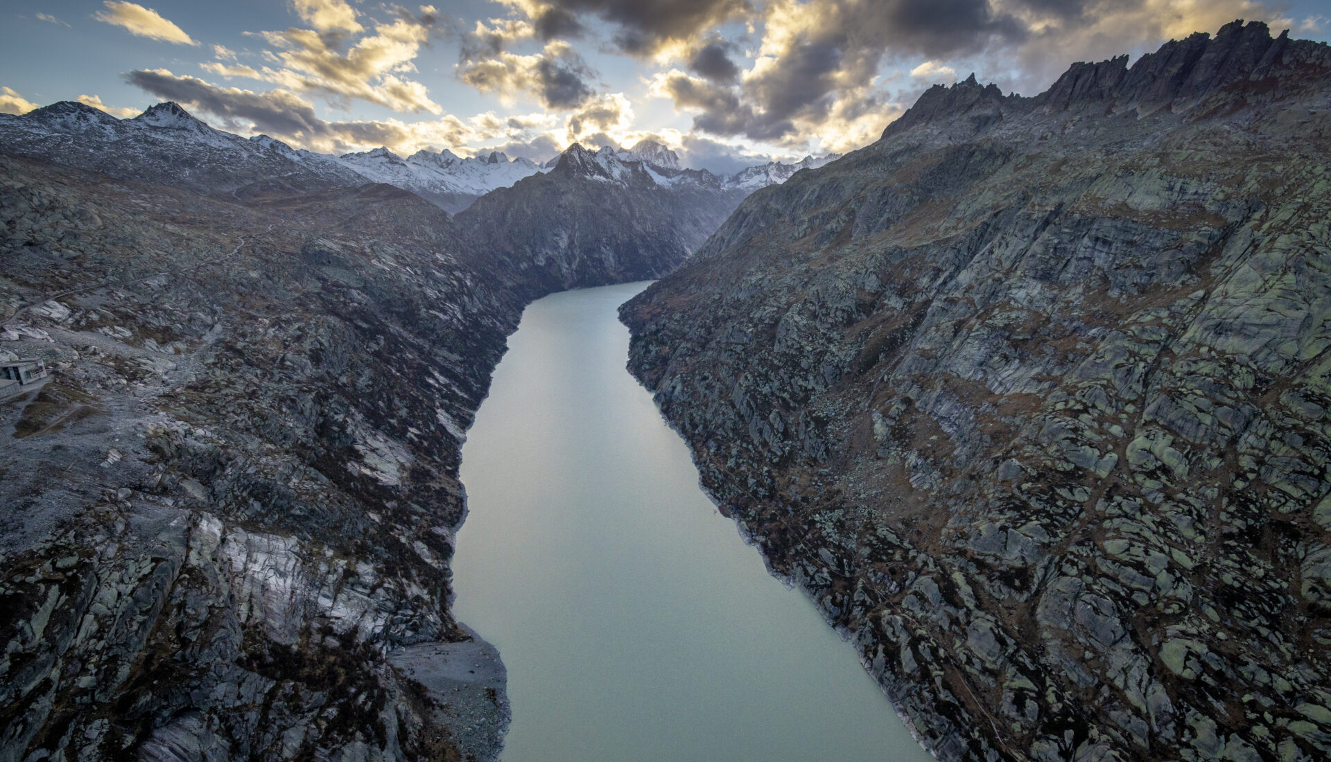 Grimselsee in der Dämmerung